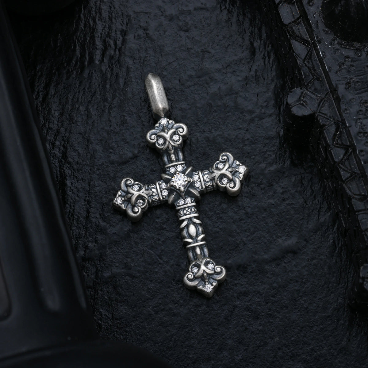 S925 Moissanite Antique Filigree Cross Pendant