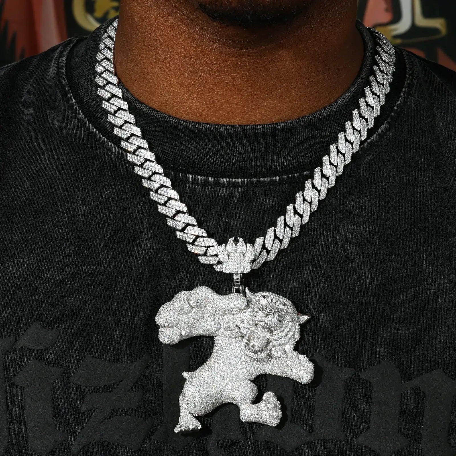 S925 Moissanite Roaring Tiger Pendant | Paw Bail