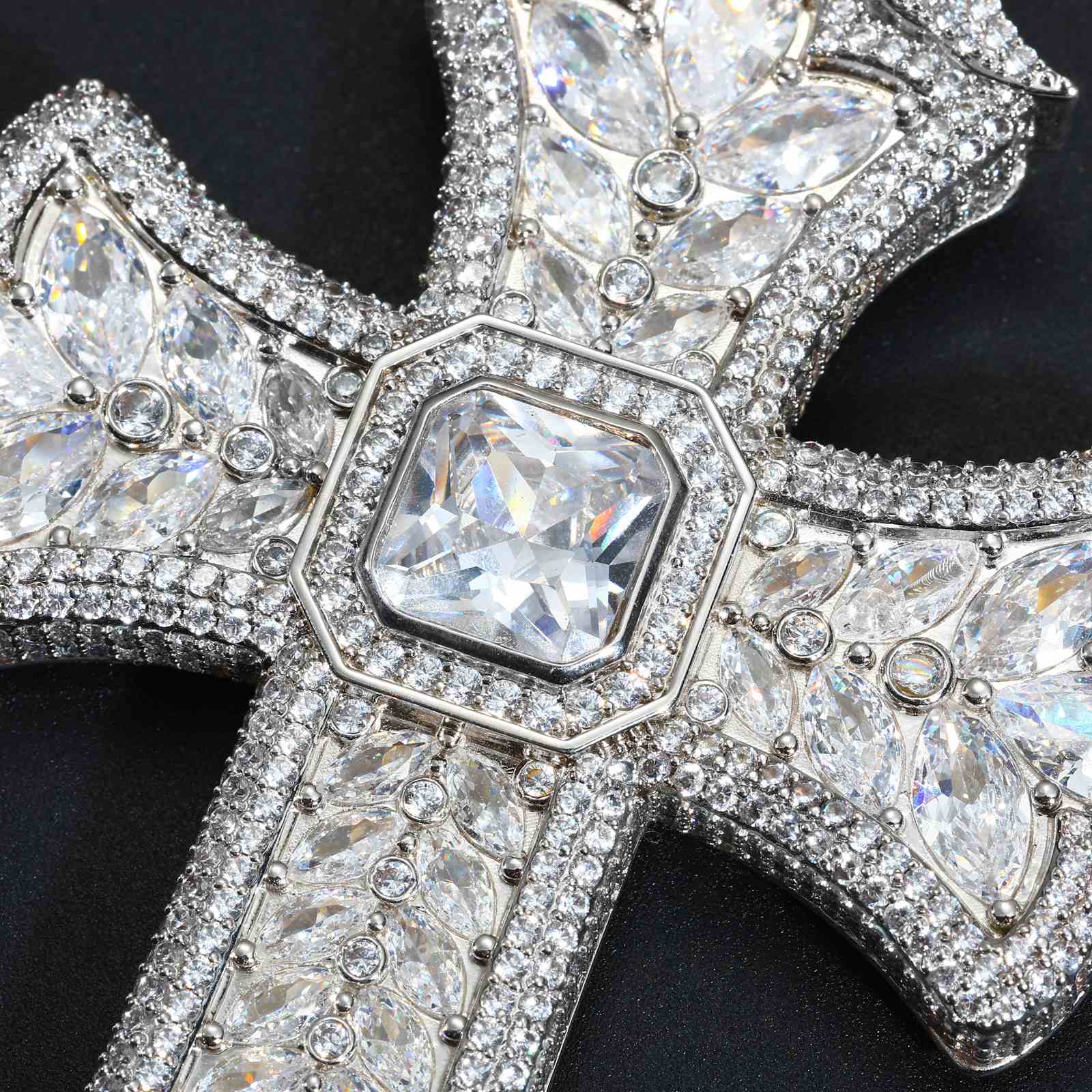 (CZ)Luxurious Pear Cut CZ Iris Cross Pendant