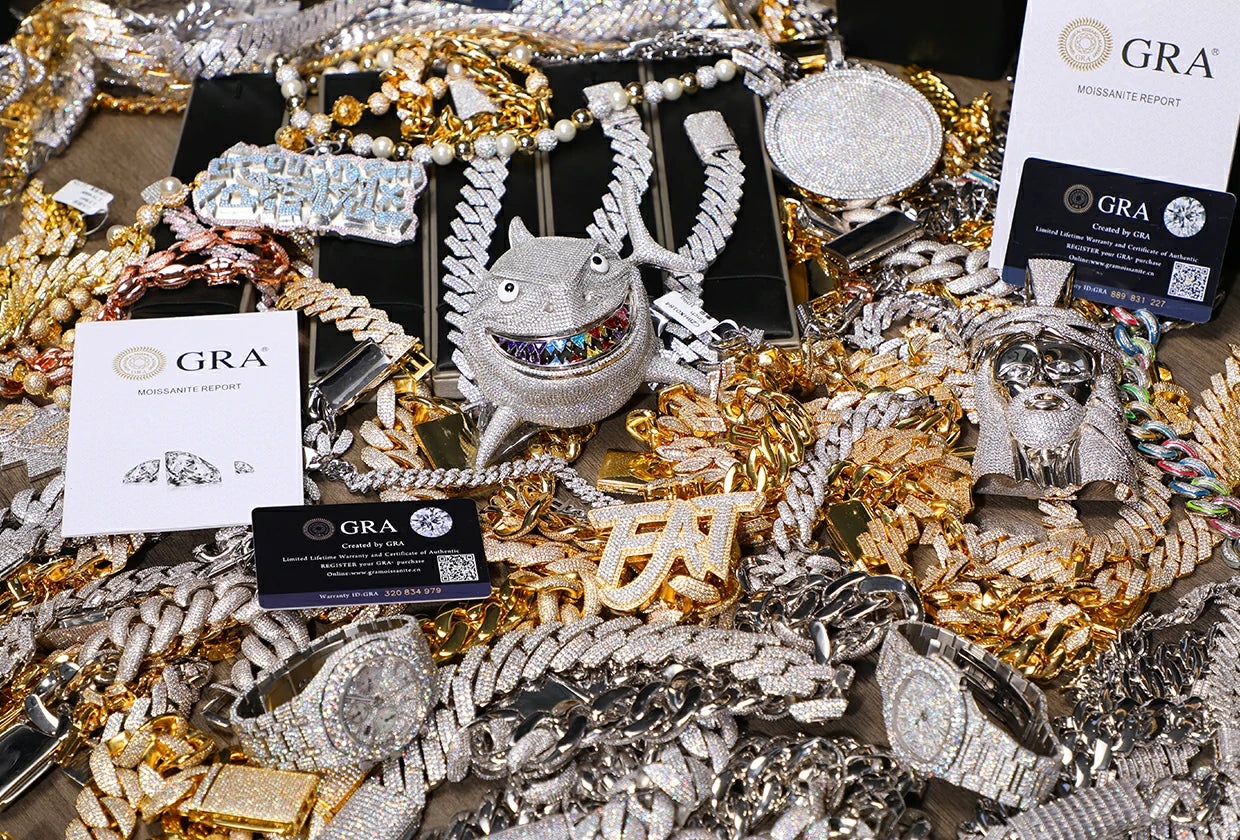 Ucciyo is such a jewelry company, where you can buy luxury to the brand at wholesale prices!