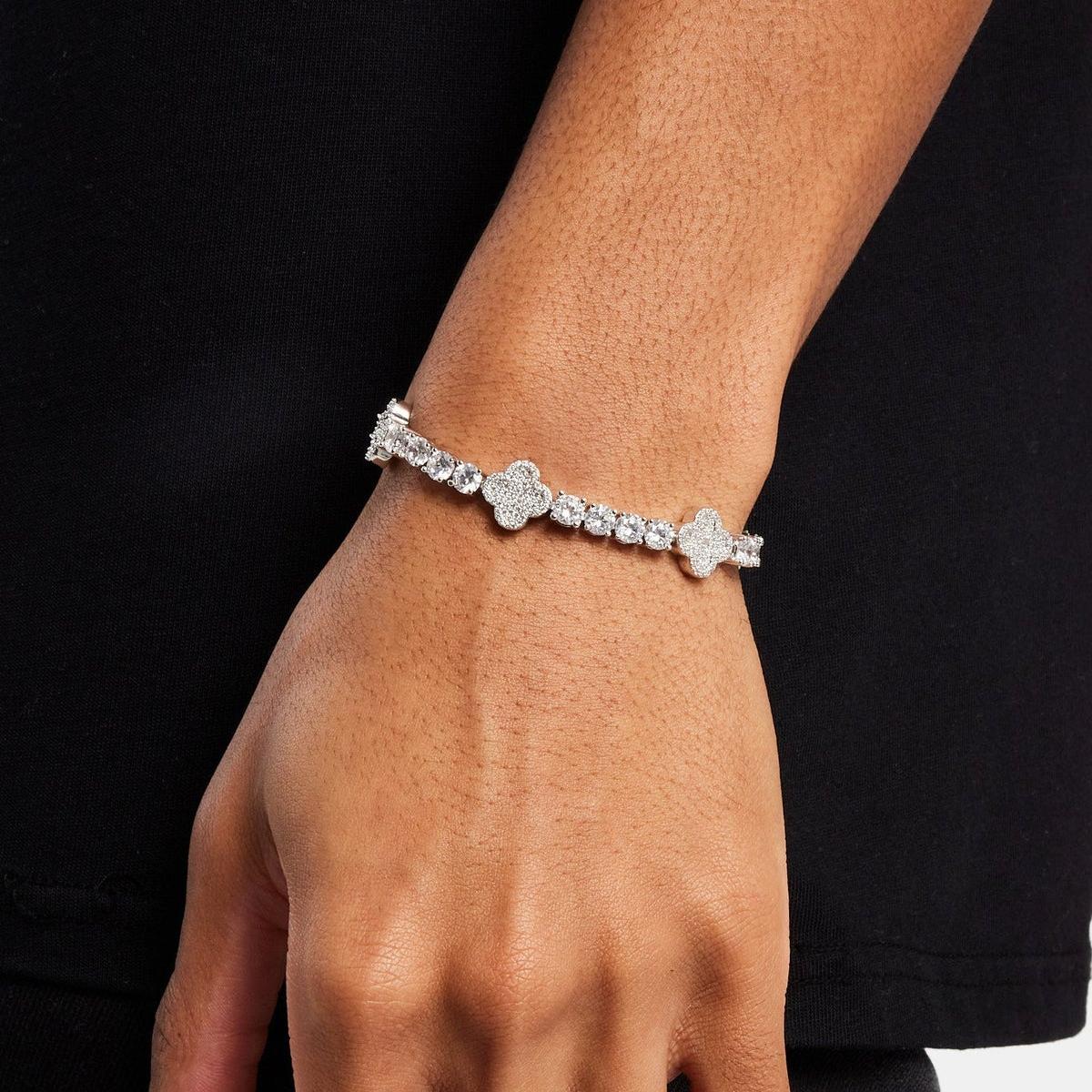 four leaf clover moissanite bracelet model waering