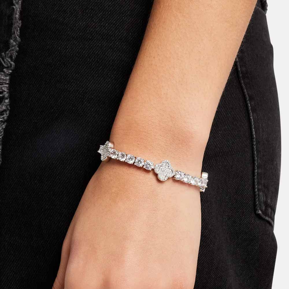four leaf clover moissanite bracelet model waering