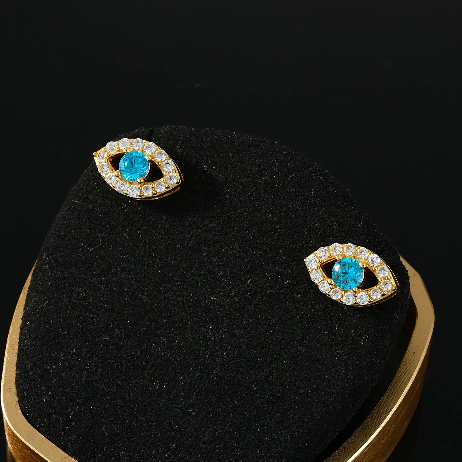 Extreme close-up: Precision prong setting with 0.3mm tolerance - blue moissanite center & diamond halos under magnification