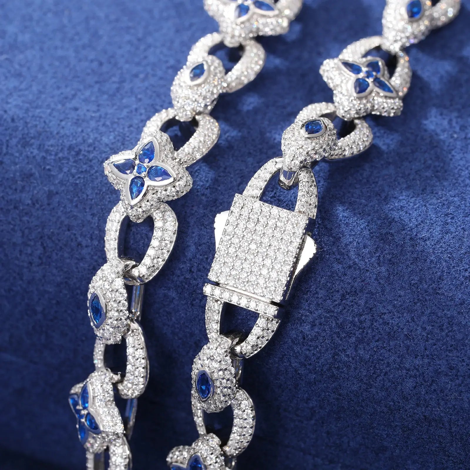 Security clasp close-up: Reinforced lobster clasp with S925 stamp | Salt-proof mechanism