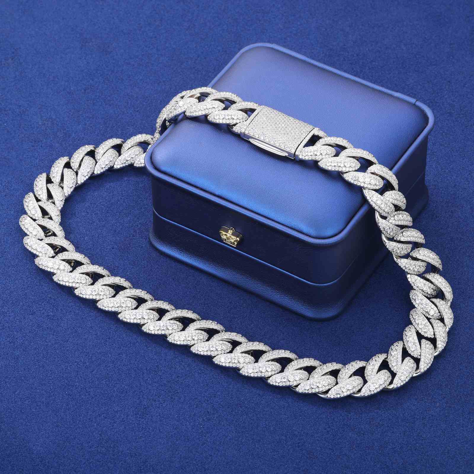 18mm white gold-plated Cuban chain: Polished bubble links, 24K fade-proof plating, and lab-grown zirconia stones for a diamond-tier icy finish