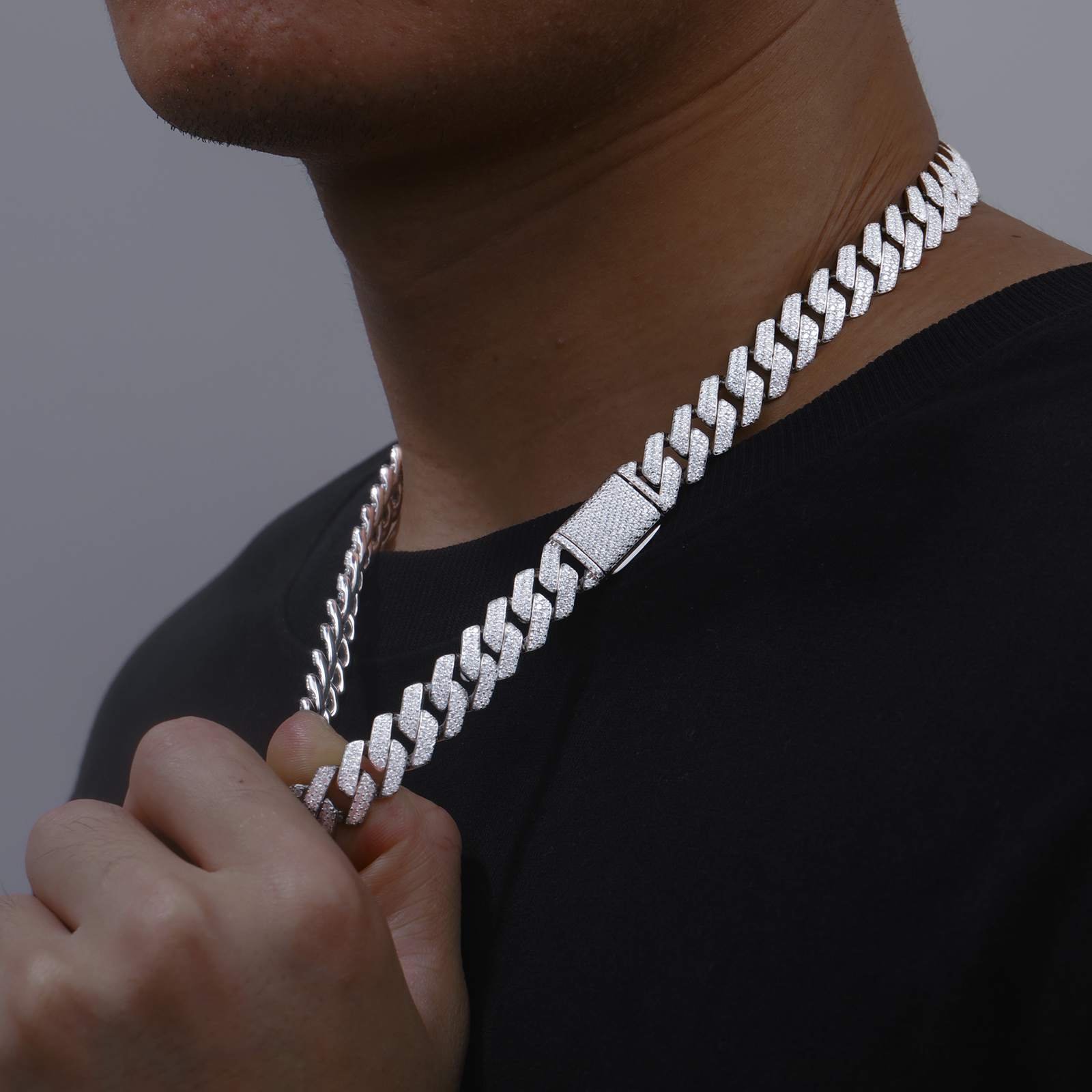 How 925 Silver and Moissanite Are Leading the Way in Eco-Friendly Hip-Hop Jewelry？