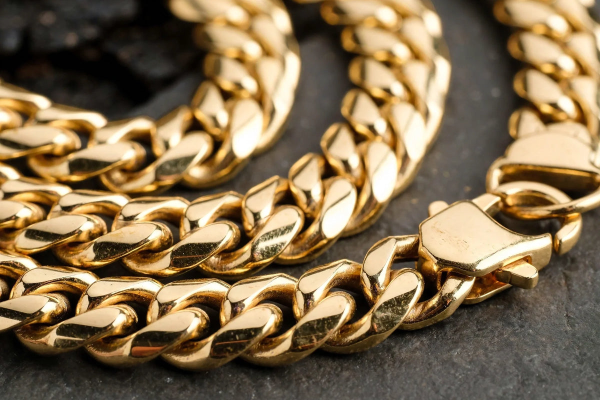 Cuban Link Chain vs. Curb Chain: What’s the Difference?