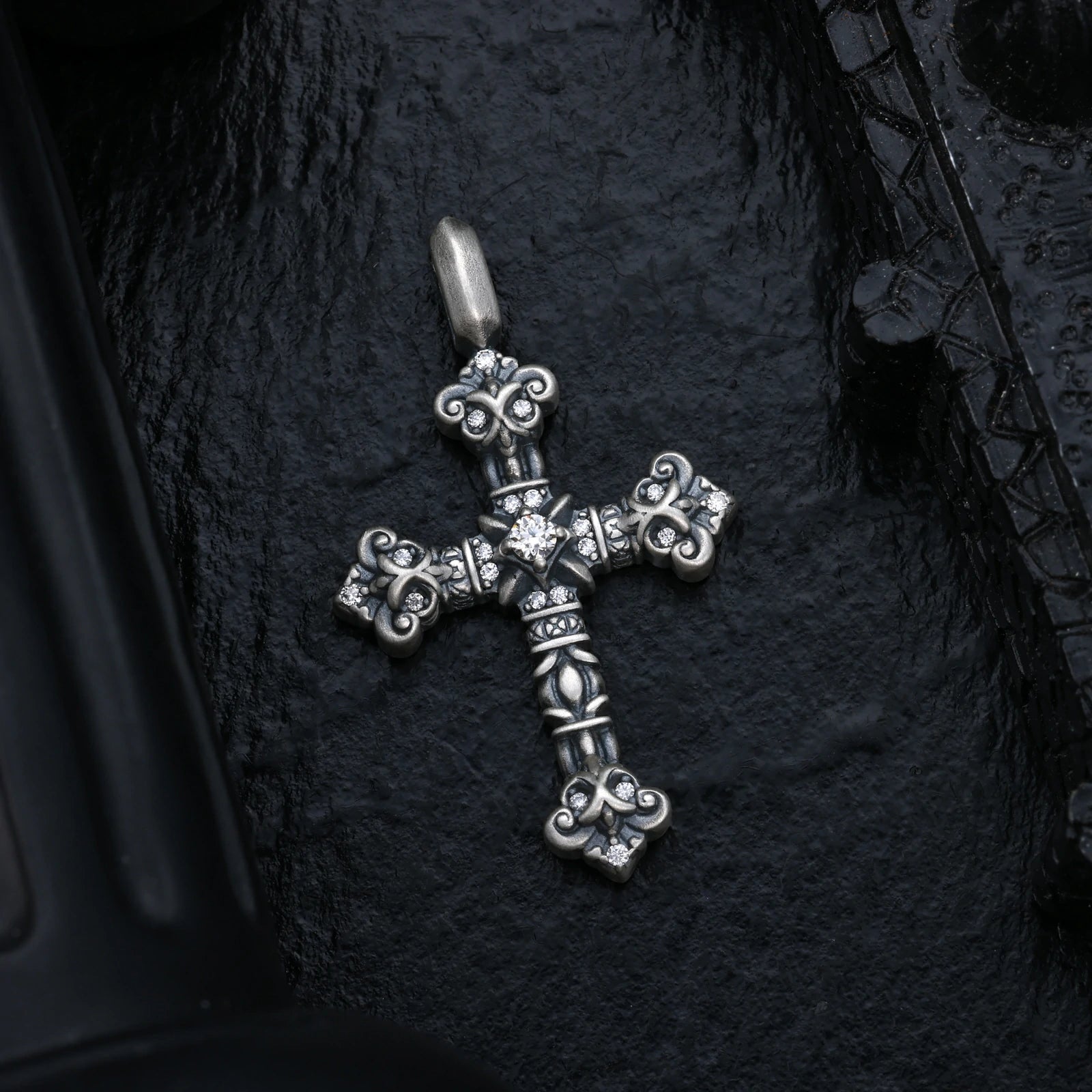 S925 Moissanite Antique Filigree Cross Pendant