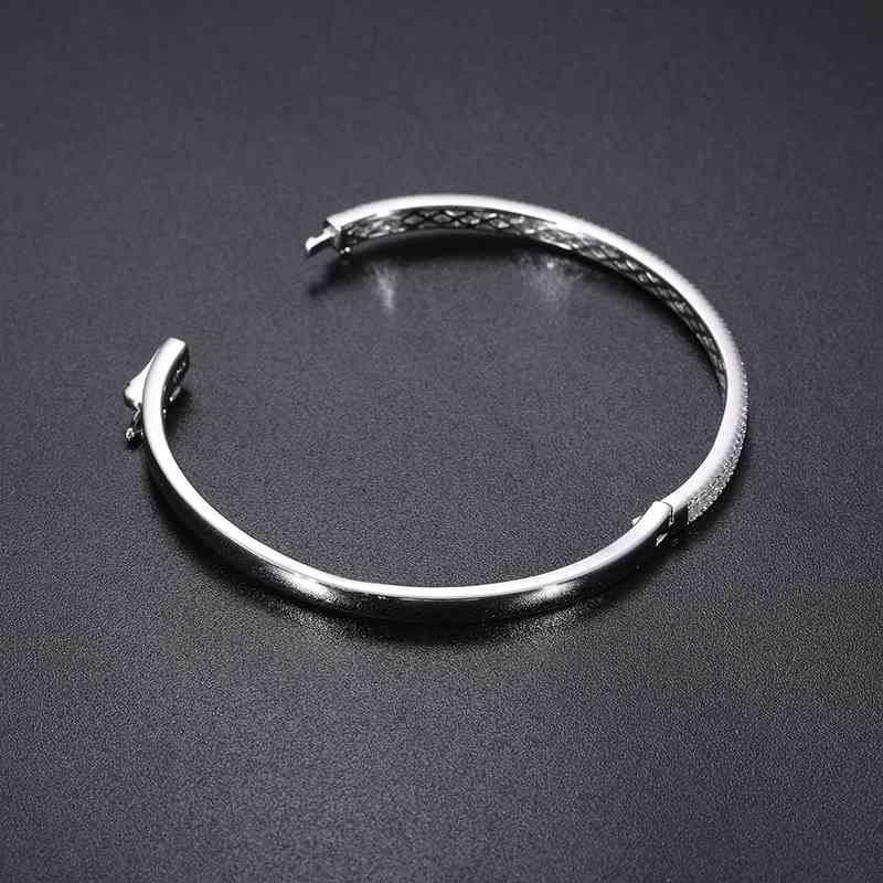 18k gold bangle