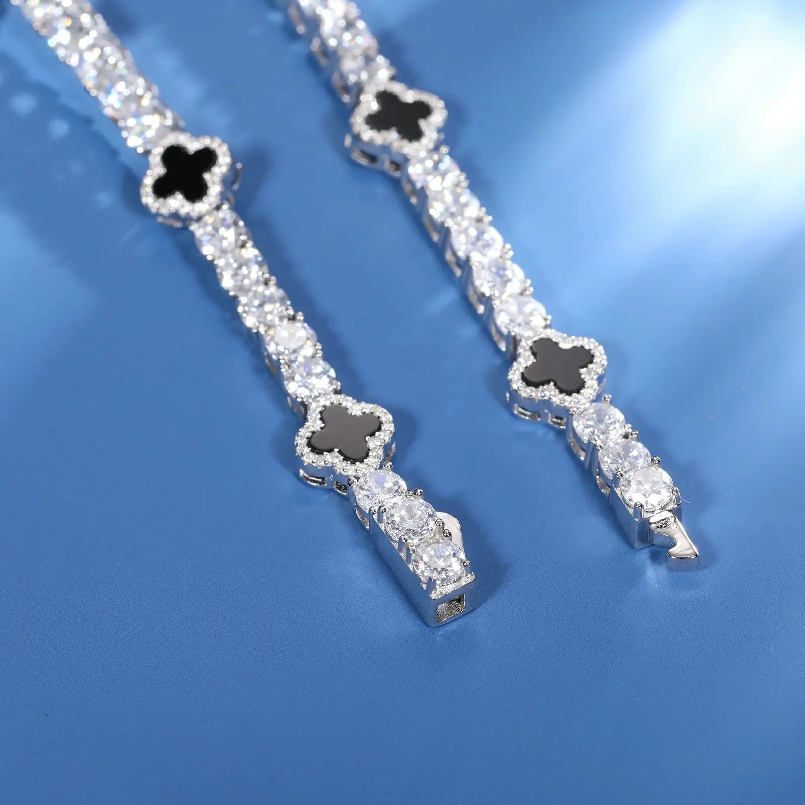 4mm 925 sterling silver moissanite tennis bracelet four leaf clover agate detail — showcases agate clover, moissanite inlay, 925 silver craftsmanship, luxury design