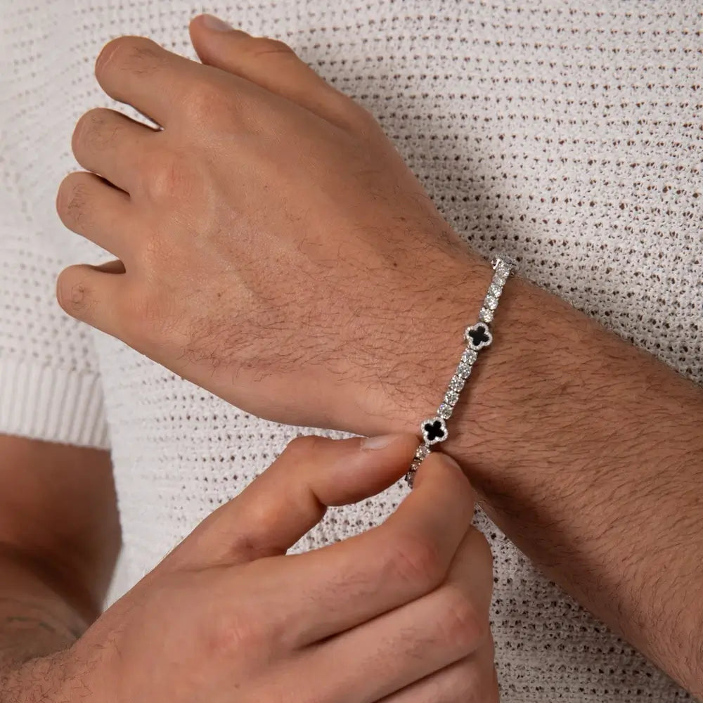 4mm 925 sterling silver moissanite tennis bracelet four leaf clover agate with light outfit — casual styling, moissanite sparkle, agate clover charm, hypoallergenic 925 silver