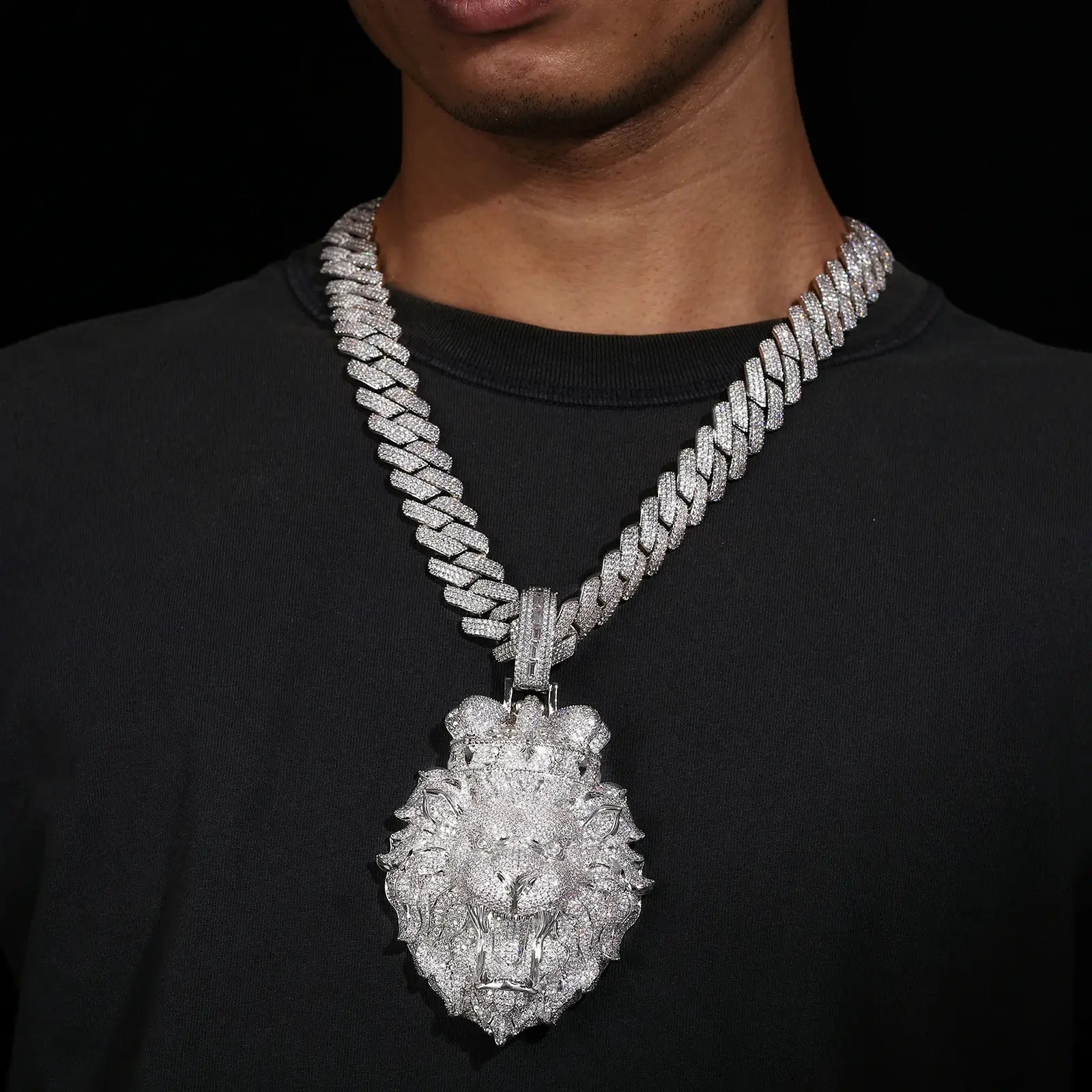 Oversize Luxurious King Lion Pendant
