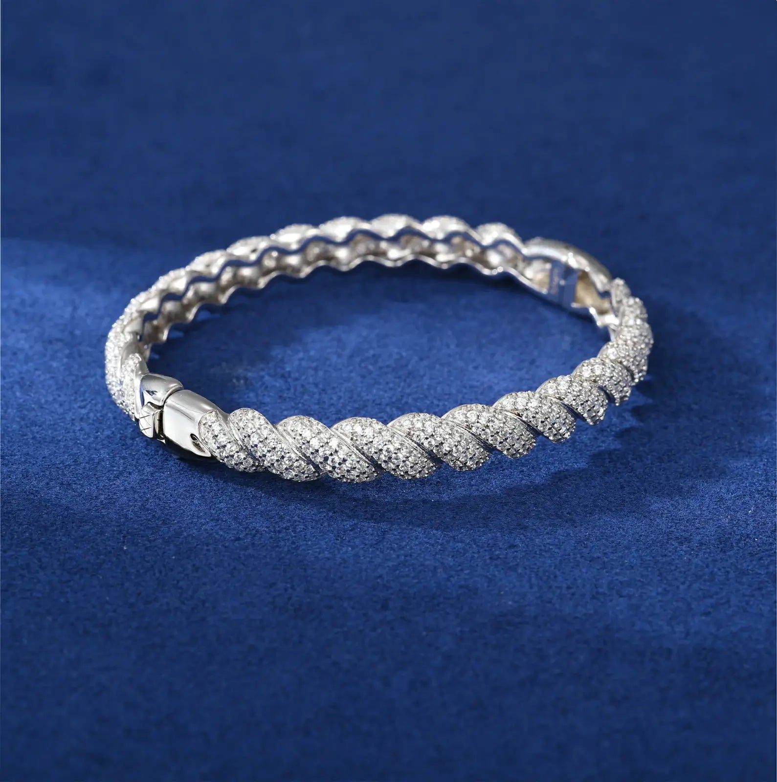 8mm S925 Moissanite Twisted Bangle