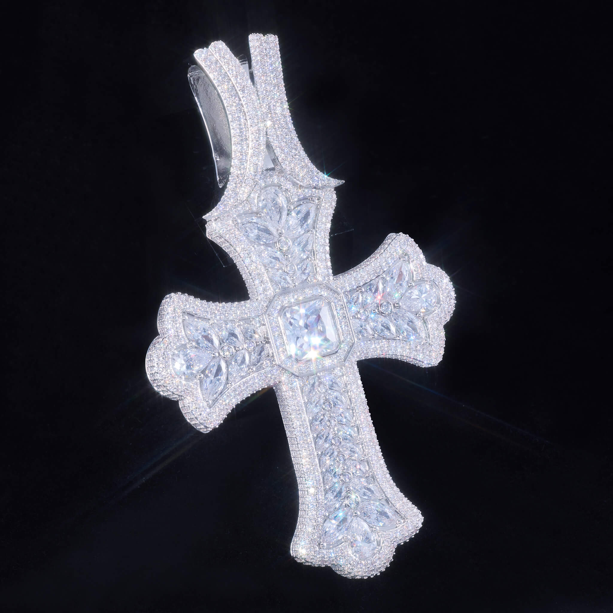 （CZ）Luxurious Pear Cut CZ Iris Cross Pendant