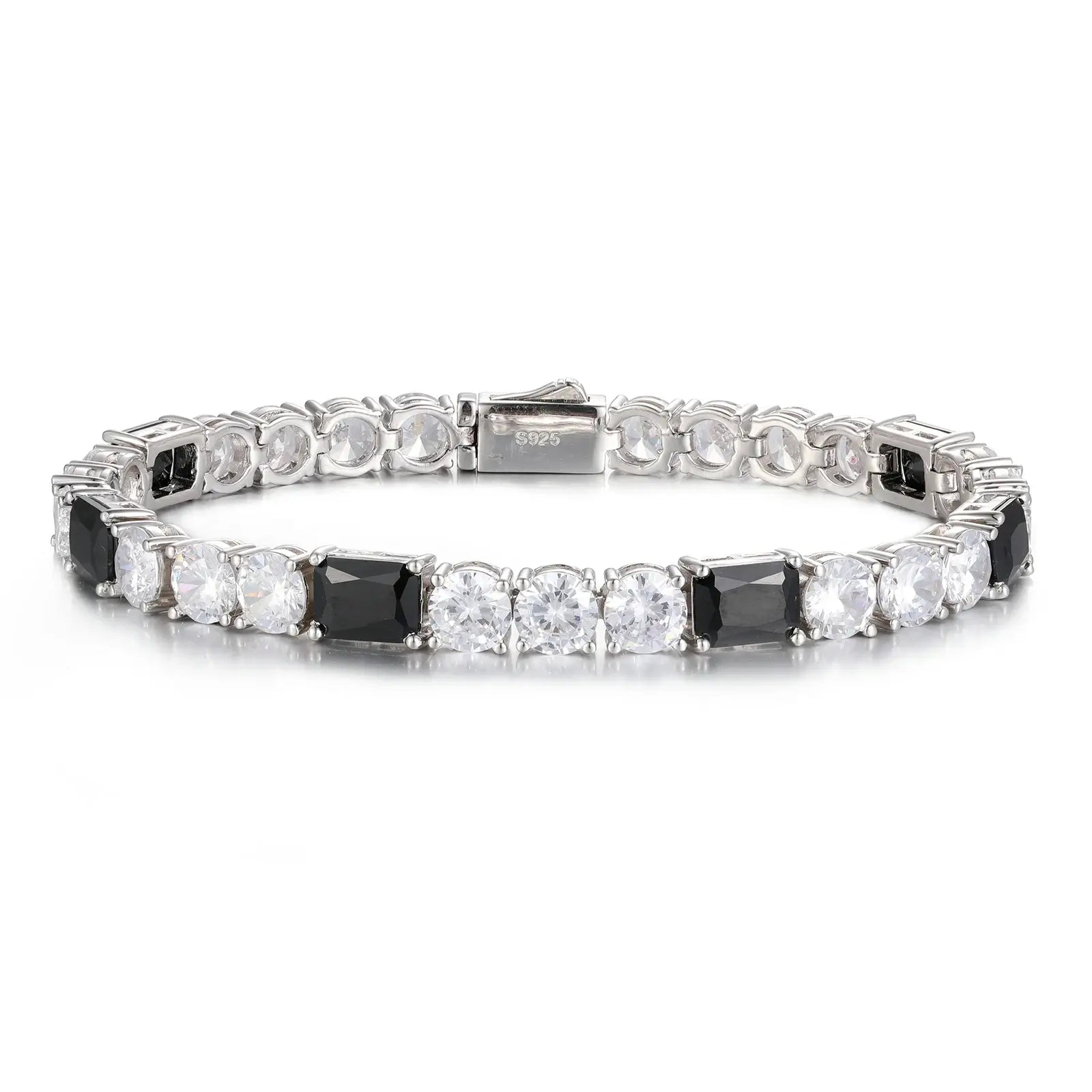 Clinical 75° lighting: 18K gold plating reflection on black/white stones - EN1811 nickel-free certification visible edge | Salt-spray tested