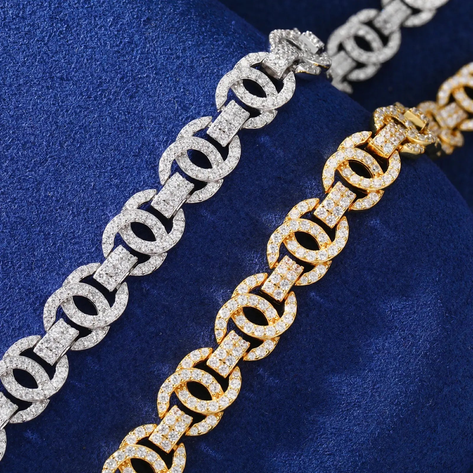 Micro-prong setting comparison: white gold plated vs yellow gold plated S925 Cuban links - 0.5ct moissanite per segment under macro lens